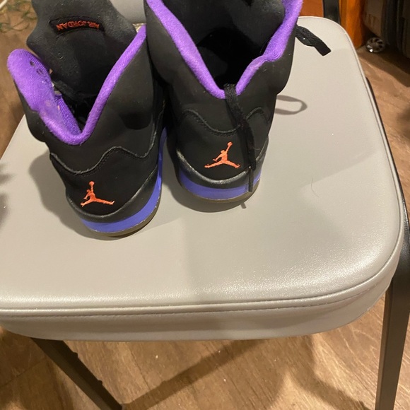 Size y 6.5 which is 8 in women retro 5s basically new worn maybe twice - Picture 3 of 5
